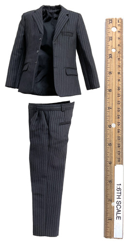 The Dark Knight Trilogy: Batman Armory w/ Bruce Wayne 2.0 - Suit