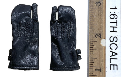 WWII German Infantry in Wachmantel 1943 - Winter Mittens