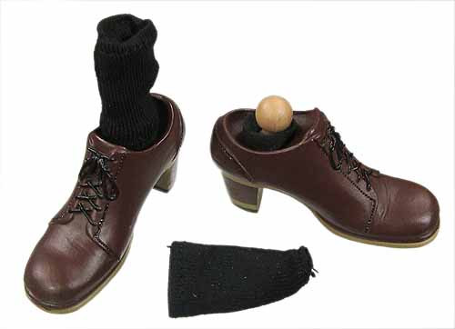 Bruce Lee: 70's Suit Version - Shoes w/ Half Socks (Includes Ball Joints)