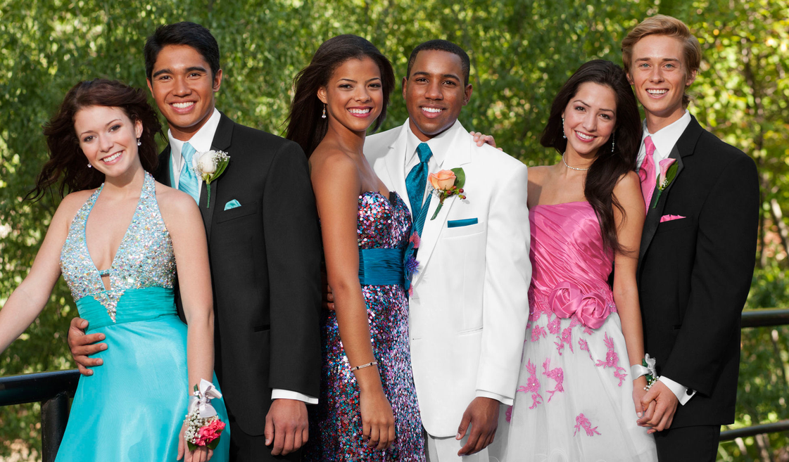 ​  Perfect and Edgy Prom Dress Designs 
