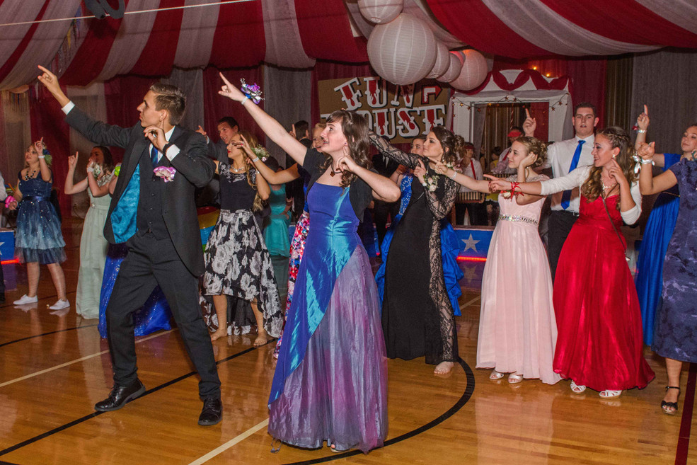 Measure Yourself Accurately For Your Prom Dress