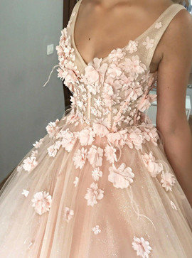 Shop Cheap Floor-Length Pearl Pink Tulle Ball Gown V-Neck Quinceanera Dress with Flowers