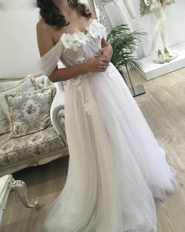 Romantic Sweet 2020 Spring Off the Shoulder 3D Flowers Beach Tulle Wedding Dress On Sale
