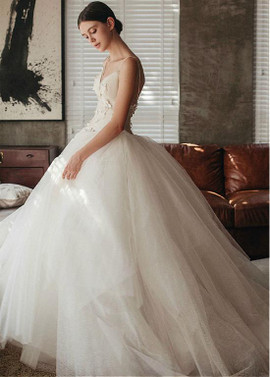 3D Flowers Tulle Spaghetti Straps Neckline Ball Gown Wedding Dress 