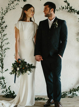 Appliques Open Back Long Chiffon Sheath Bateau Wedding Dress 