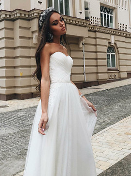 Appliques Beading Sweetheart Ruched Tulle Wedding Dress