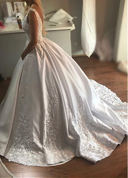Appliques Satin V-neck Neckline Ball Gown Wedding Dress 