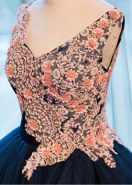 Tulle V-neck Handmade Flowers Ball Gown Quinceanera Dresse With Beadings 