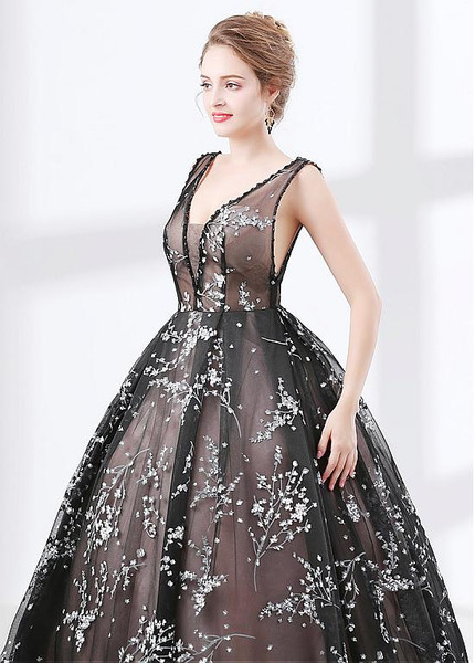  Organza V-neck Black Ball Gown Evening Dress With Lace Appliques