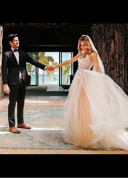 Cheap 2019  Handmade Flowers Tulle V-neck A-line Wedding Dress