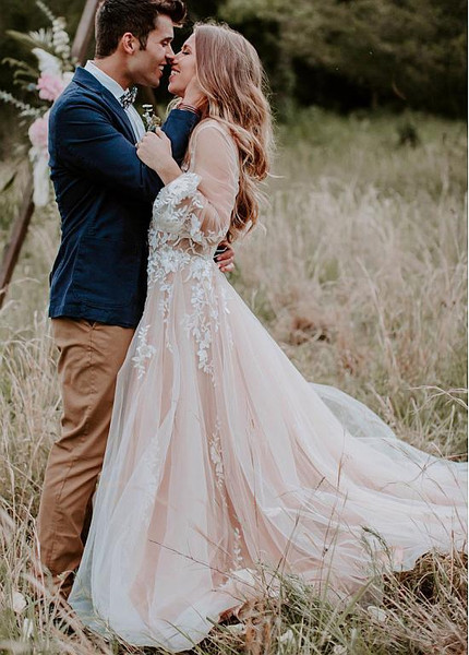 Long Sleeves Tulle V-neck Lace Appliques A-Line Wedding Dress