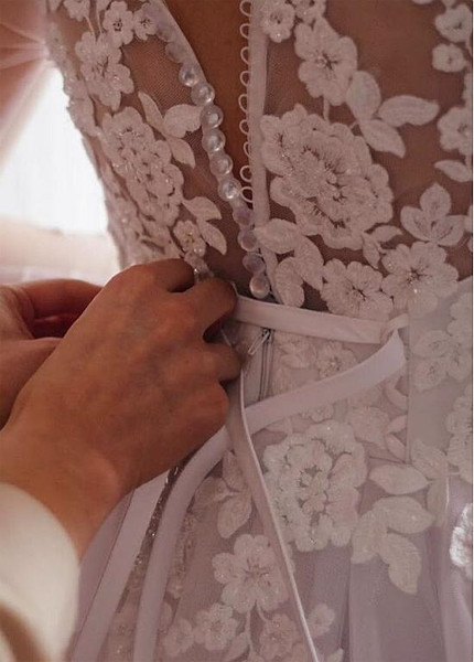 Elegant Long Sleeves Tulle Jewel Appliques A-line Wedding Dress