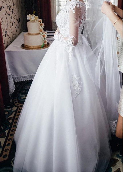 Elegant Long Sleeves Tulle Jewel Appliques A-line Wedding Dress