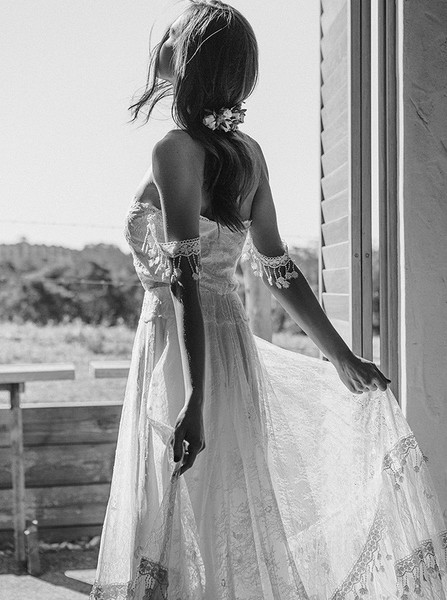 Shop Cheap A-Line Off-the-Shoulder Lace Beach Wedding Dress with Appliques