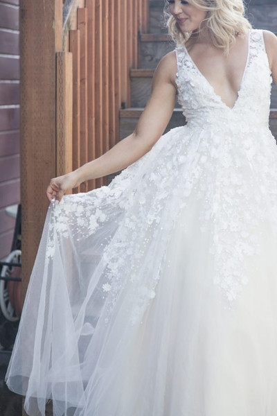 Sexy Backless Appliques Zipper Up Floor Length Beach Wedding Dress