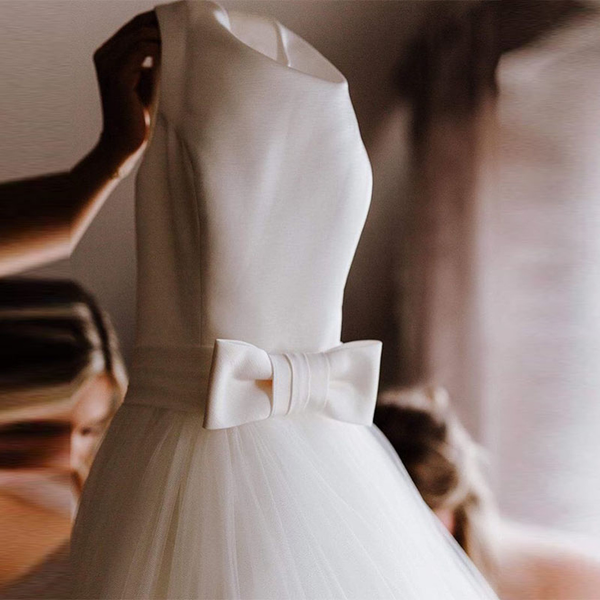 Shop Cheap Backless Sleeveless Bride A-Line White Tulle Wedding Dress With Bow Under 200