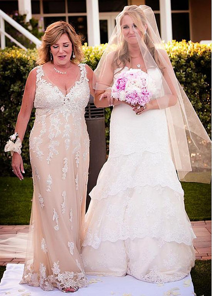 Shop Sexy Tulle V-Neck Beading Appliques Champagne Sheath Column Mother Of The Brides Dress for Annakoo 2020 collection