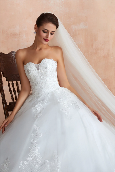 Shop Beautiful Romantic Sweetheart Ball Gown Lace Appliques Wedding Dress with Mesh from ANNAKOO