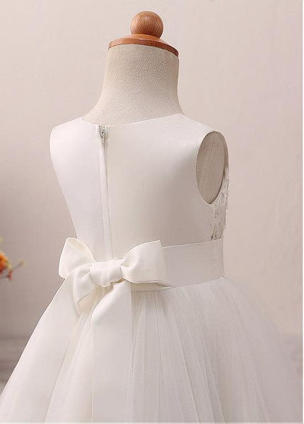 Chic Tulle Jewel Neckline A-line Flower Girl Dress 