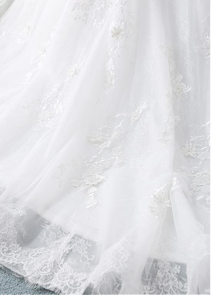 3D Flowers Appliques Lace Scoop Ball Gown Wedding Dress