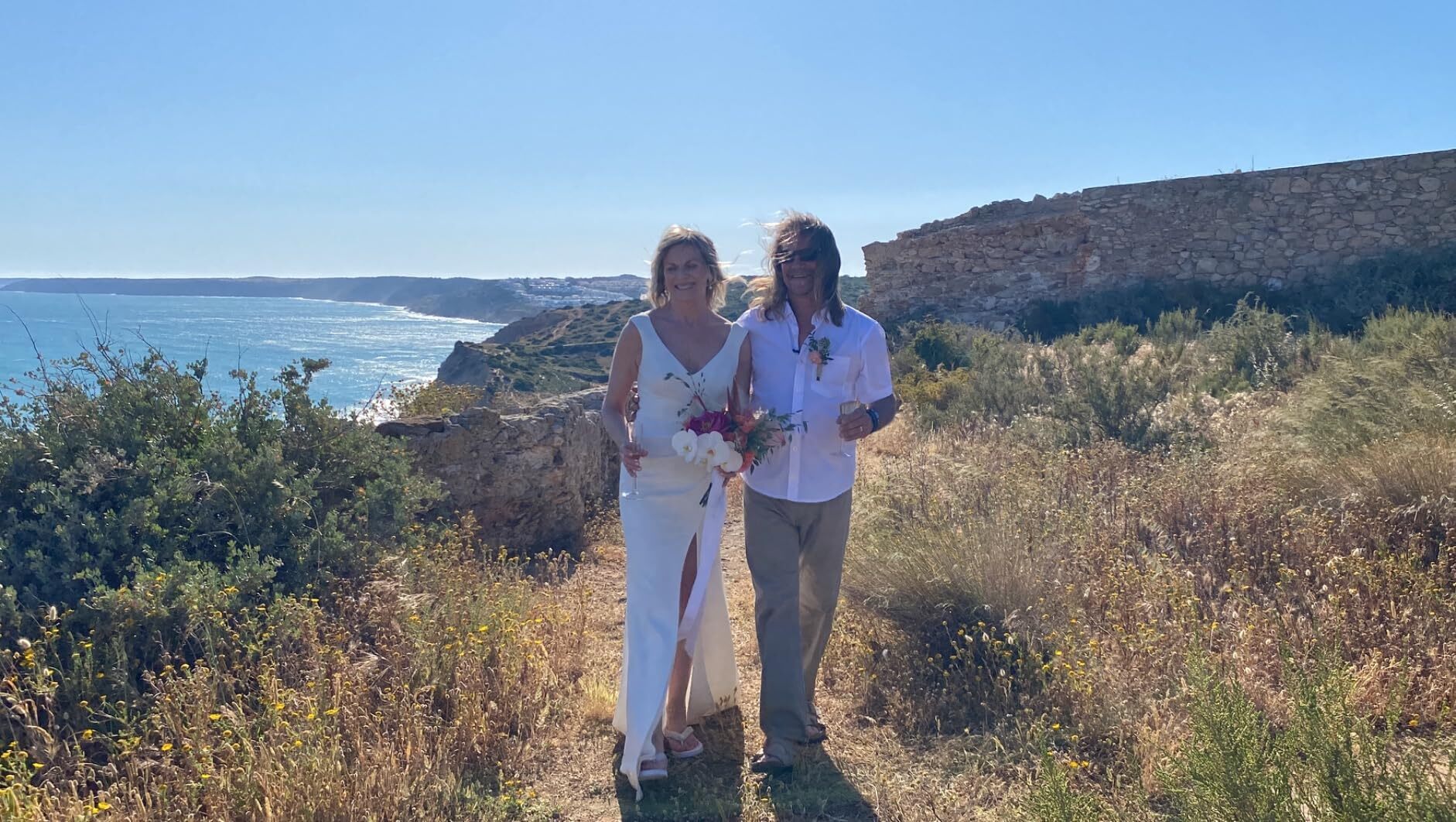 Portugal cliff elopement ceremony overlooking the Atlantic in Sagres