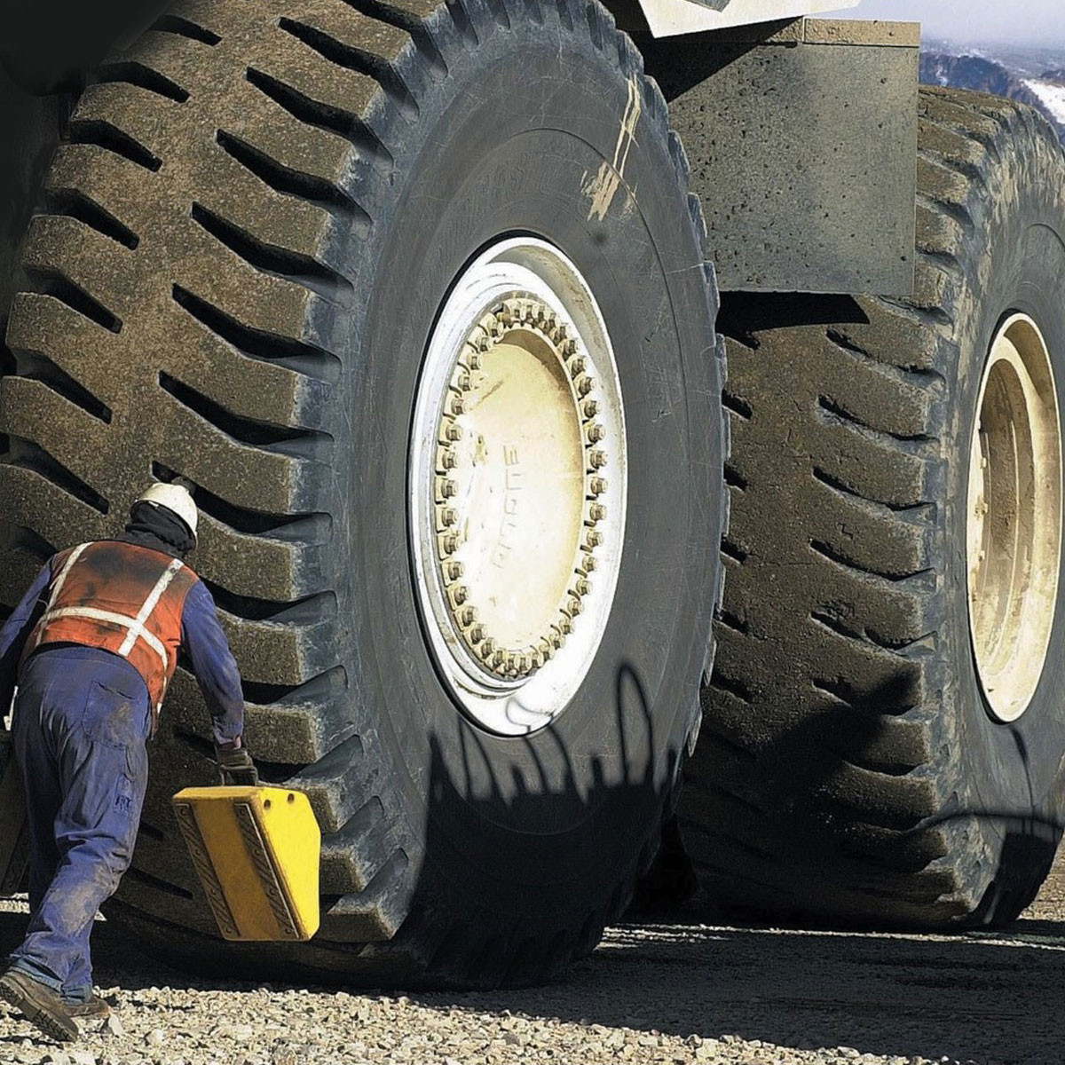 CHECKERS® Heavy-Duty Wheel Chock - 95-142 in. Tire Diameter- 427.5 Ton Capacity