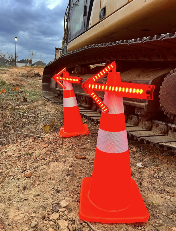 Foxfire Safety Magnetic 12-in Red Traffic Warning Arrow #6004230