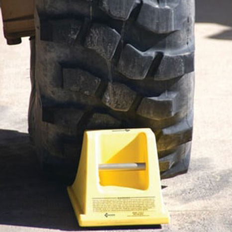 CHECKERS® All-Terrain Heavy-Duty Wheel Chock w/  Aluminum Cleat - 40 Ton Capacity - 28-38 in. Tire Diameter