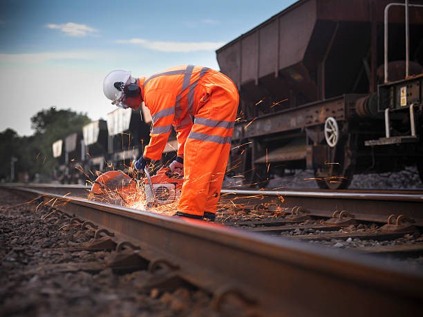 How Buying Hi-vis Non-ANSI Safety Vests Enhance Railway Worker Safety at Night