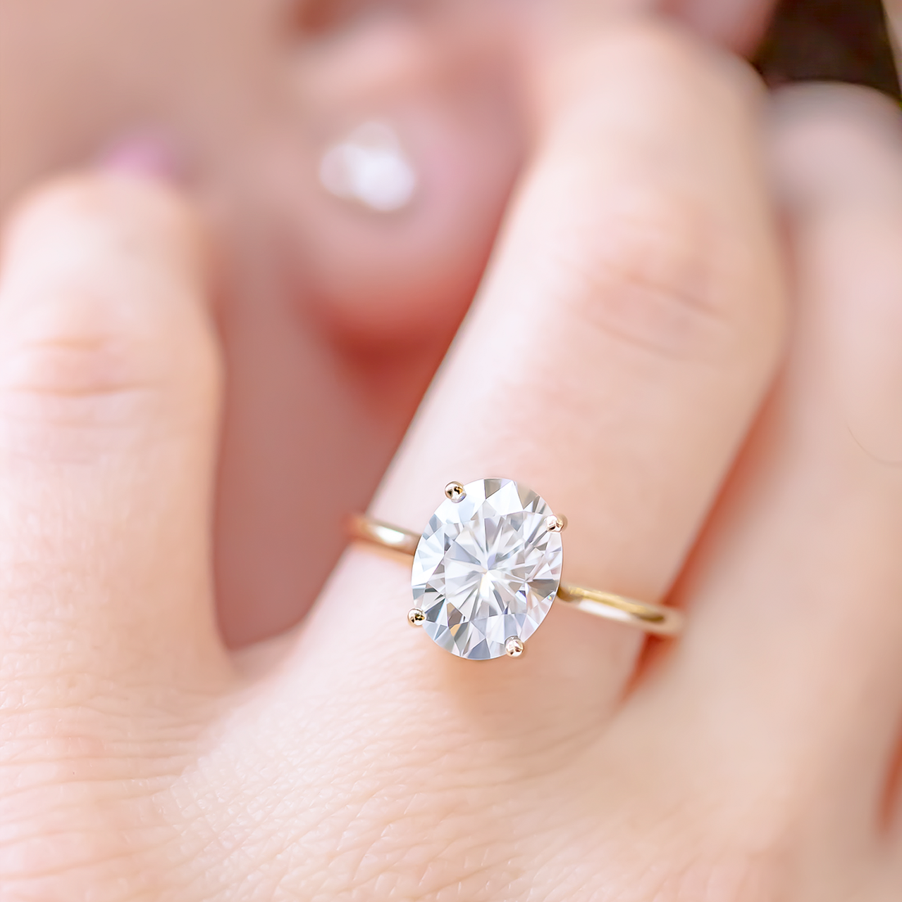 The Most Trending Oval-Shaped Engagement Ring Styles for 2023 | Fashion  Week Online®