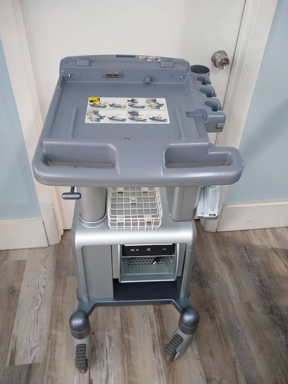 GE Logiq e docking cart