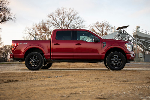 2.0 Inch Ford Leveling Kit w/V2 Shocks For 2021 F-150 Rough Country