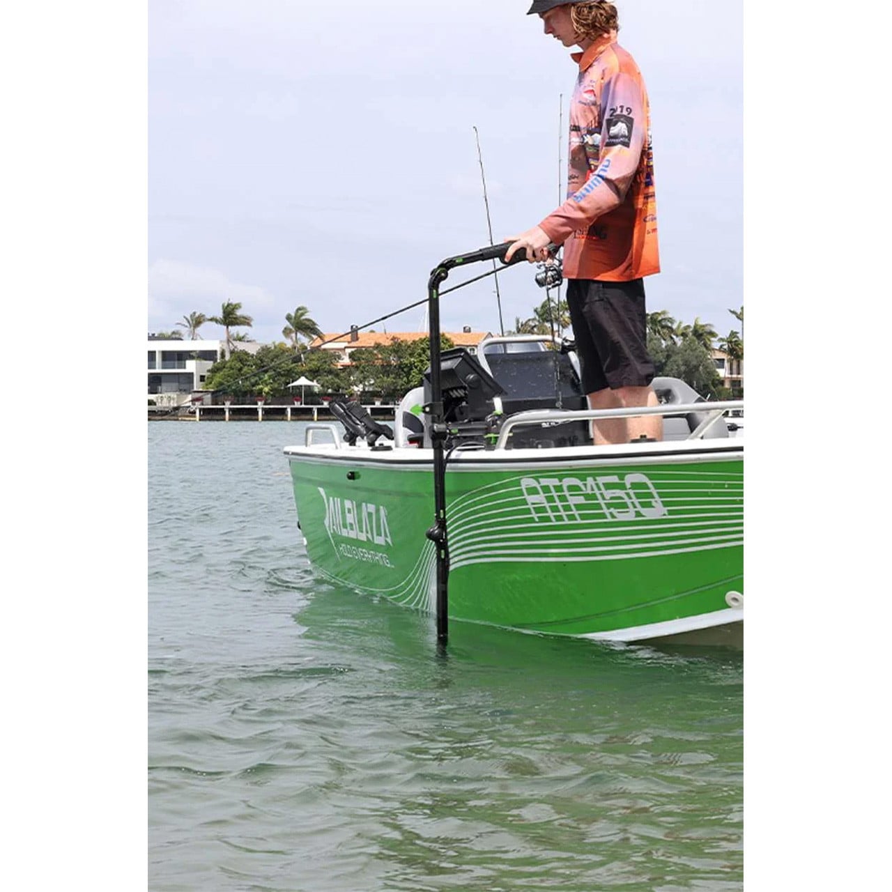 Angler using a RAILBLAZA Hexx Live Pole 30 Inch model from his boat