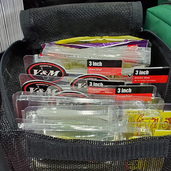 Lakewood Billfold Pouch opened (display items not included)