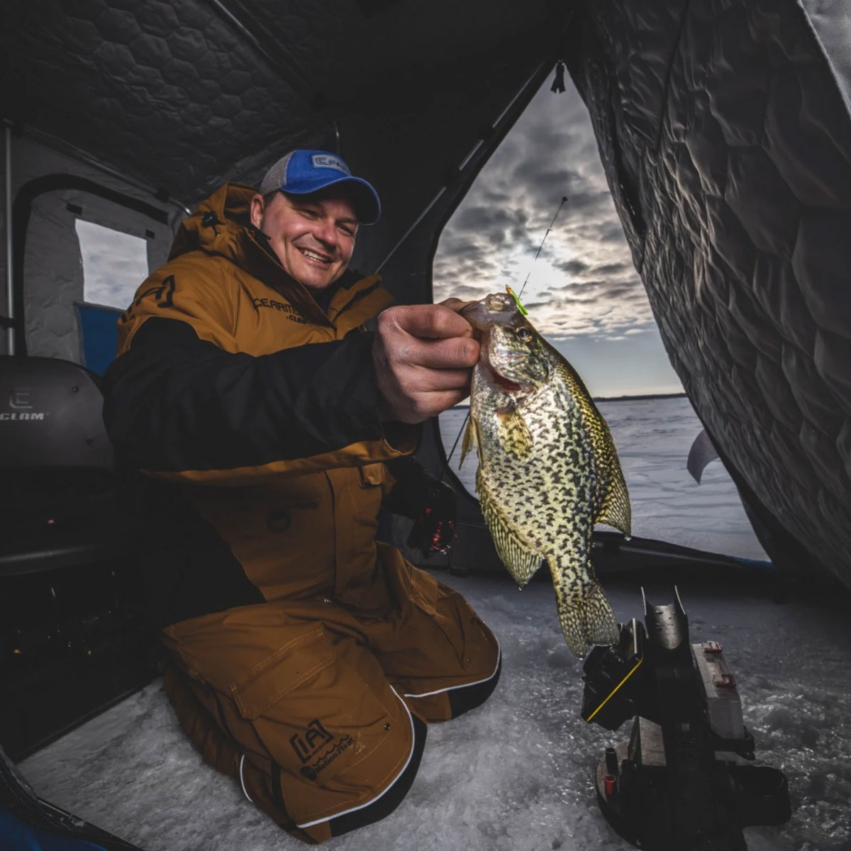 Crappie  ICce Fishing Clam