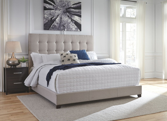 Dolante - Upholstered Bed