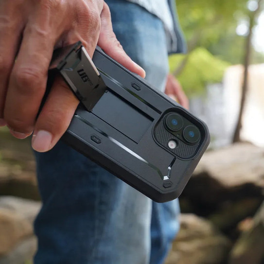 Supcase UB Pro Rugged Case iPhone 17 - Black