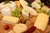 Kaasschotel dessert/tapas - Assortiment van kazen met noten, druiven en stokbrood