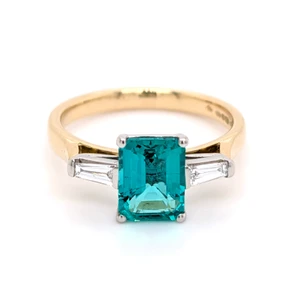 18ct Yellow Gold Lab Grown 1.34ct Emerald & 0.16ct Diamond 3 Stone Ring murray co jewellers belfast