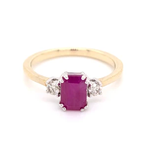 9ct Yellow Gold 1.30ct Ruby & 0.15ct Diamond 3 Stone Ring murray co jewellers belfast