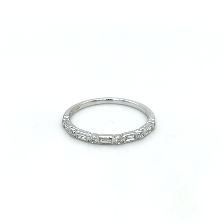 Platinum 0.18ct Baguette & Round Brilliant Diamond Wedding Ring murray co jewellers belfast