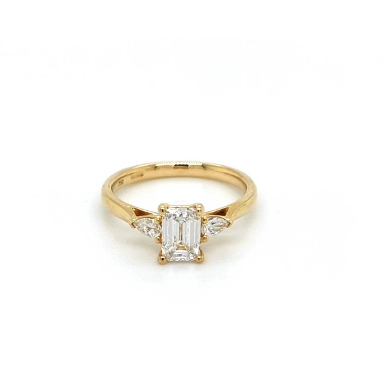 18ct Yellow Gold 1.09ct Lab Grown emerald pear Diamond 3 Stone Ring murray co jewellers belfast