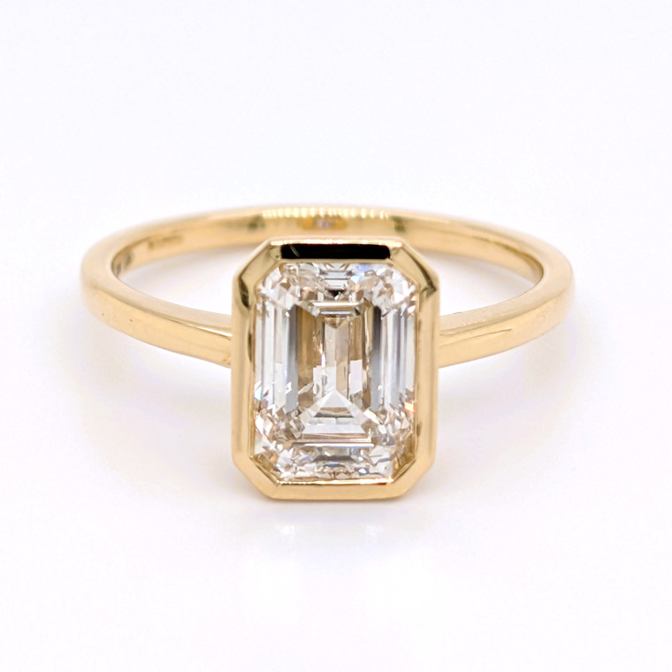 18ct Yellow Gold 2.01ct Lab Grown Emerald Cut Diamond Ring murray co jewellers belfast engagement rings wedding rings gemstone rings jewellery