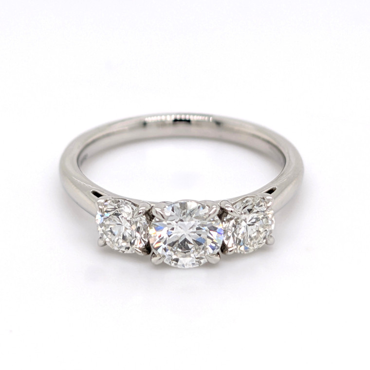 Platinum 1.52ct Round Brilliant Diamond Graduated 3 Stone Ring murray co jewellers belfast engagement rings