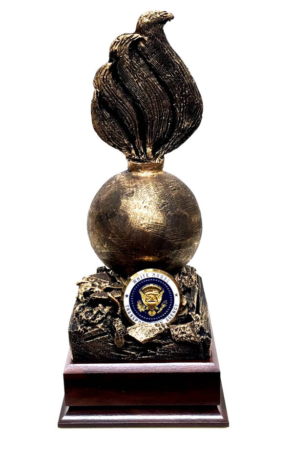 This is a splendid military statue ordnance award with a total height of 12-1/2 inches. It is mounted on a laminated walnut base that measures 6 inches in length, 6 inches in depth, and 2 inches in height. The coin is not included in this item.