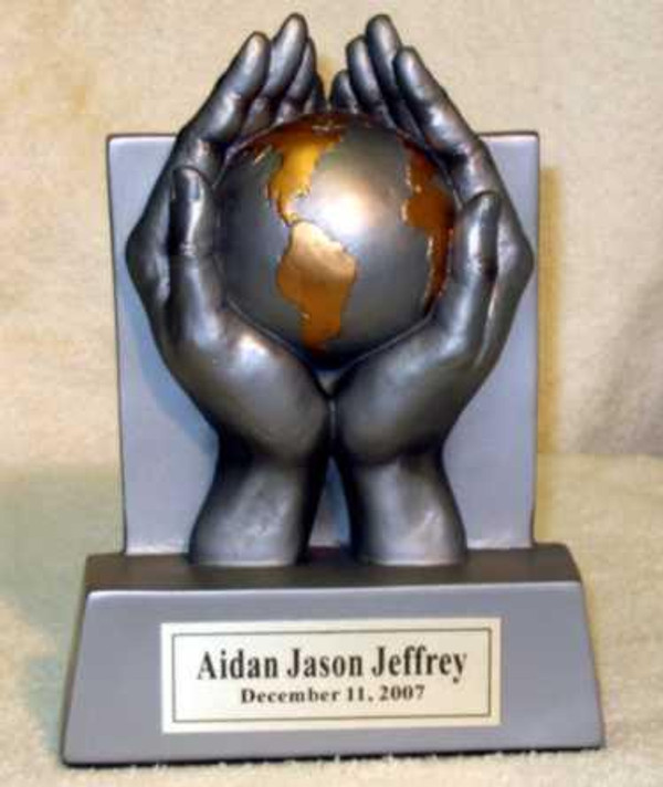 6" tall World of Thanks resin award