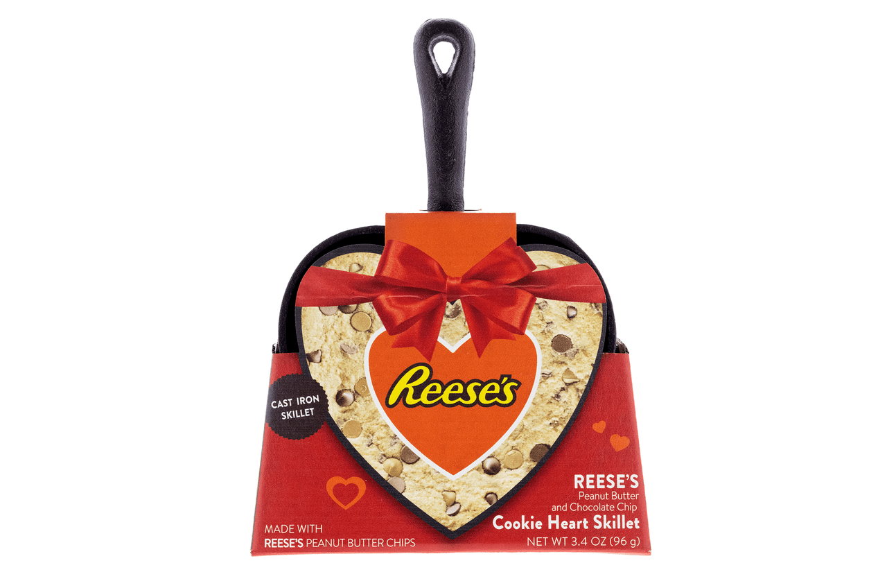 https://cdn11.bigcommerce.com/s-s400f38mcs/images/stencil/1280x1280/products/1245/5277/240482020_REESES_HEART_SKILLET_W_COOKIE_MIX_FRONT__78436.1700066947.png?c=1