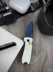 WHY YOUR COWORKERS REACT TO YOUR KNIFE