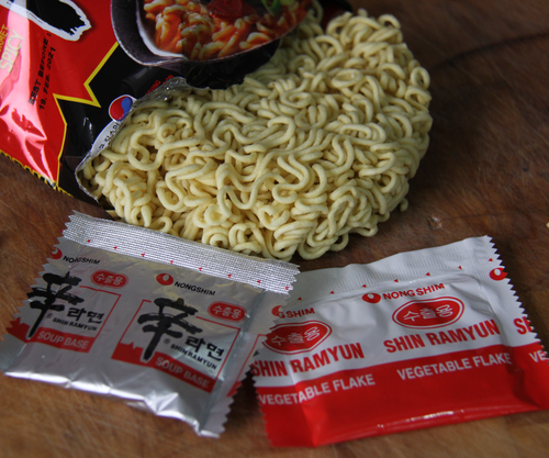 Instant Noodles Shin Ramyun 120g x 5pk – Nongshim