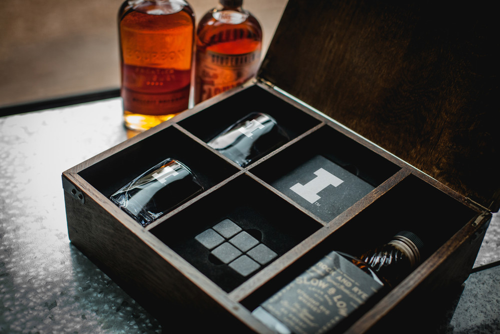 Illinois Fighting Illini Whiskey Box Gift Set | Picnic Time | 605-10-509-213-0